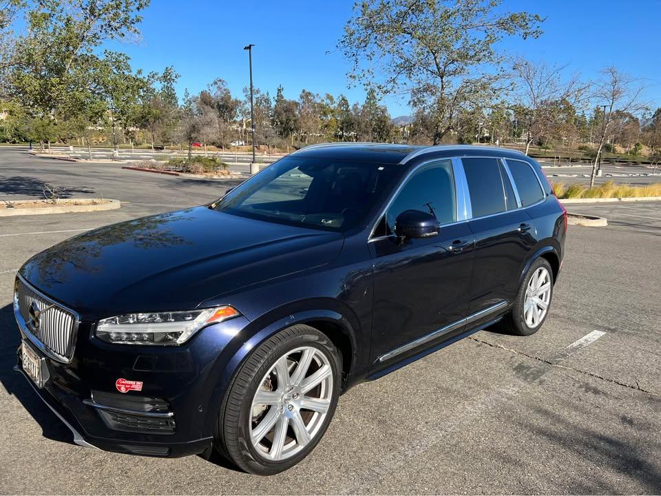 Volvo_XC90 
