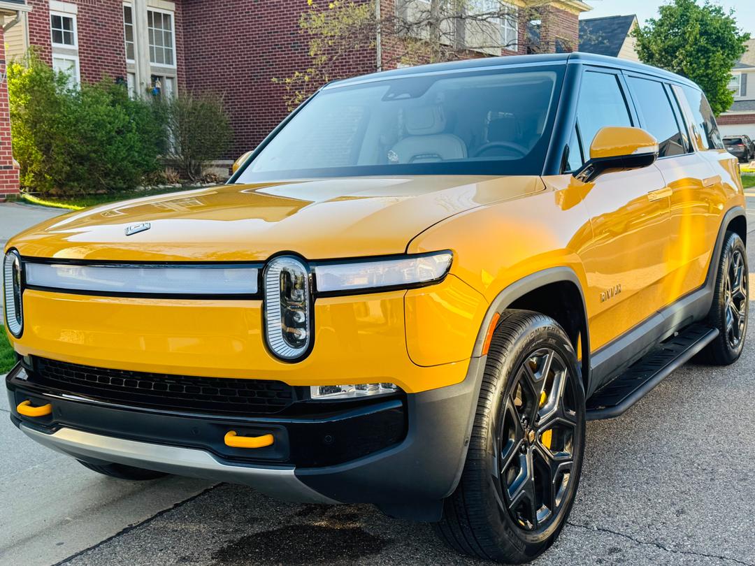 Rivian_R1S 