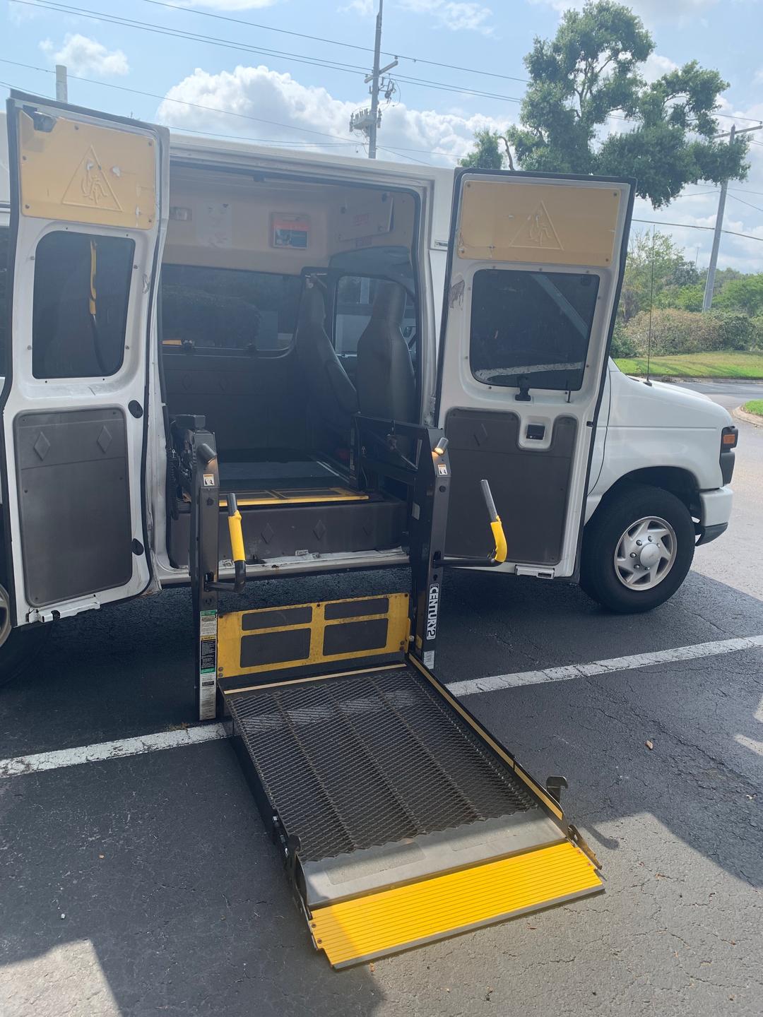 Ford_E150 Vans 