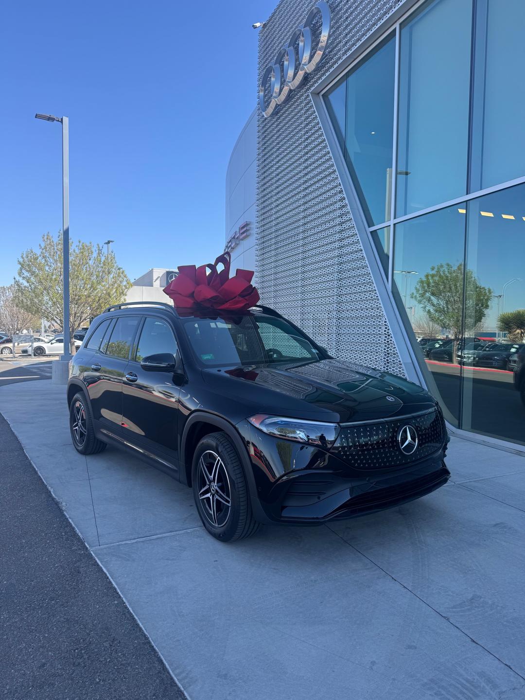 Mercedes-Benz_EQB 